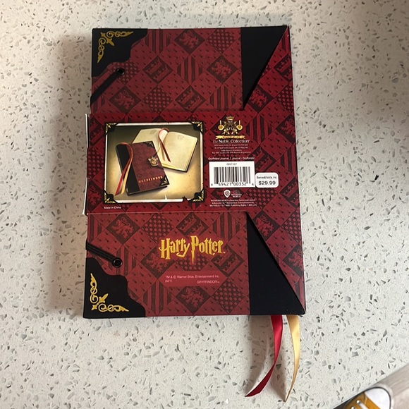 Harry Potter GRYFFINDOR Journal *NEW - Picture 7 of 12